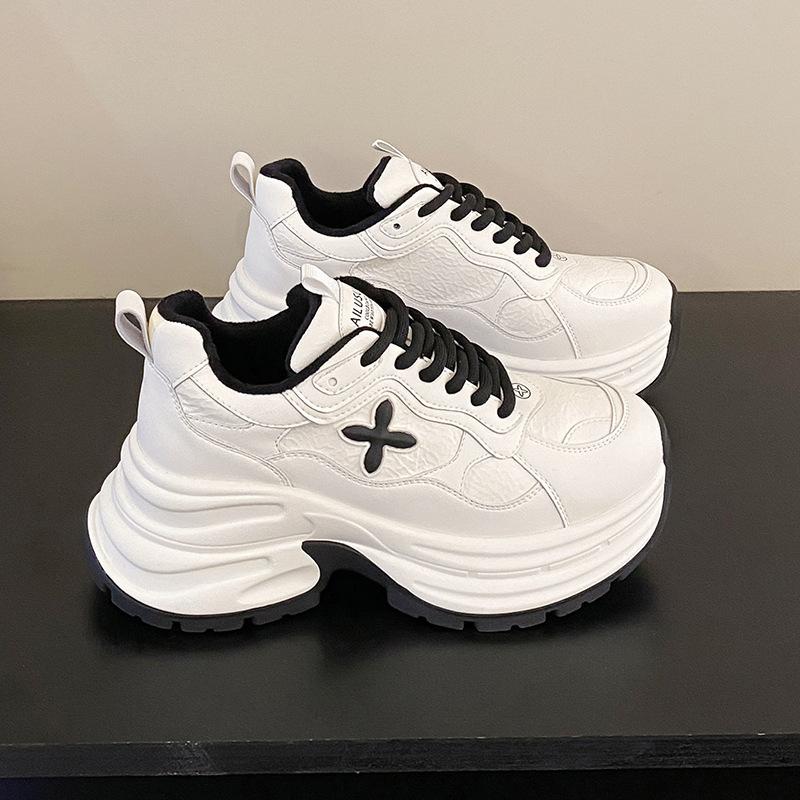 

Leather shows feet, small platform dad shoes for women s 2025 new autumn and winter women s shoes increase height, versatile sports shoes for women 40 чёрный