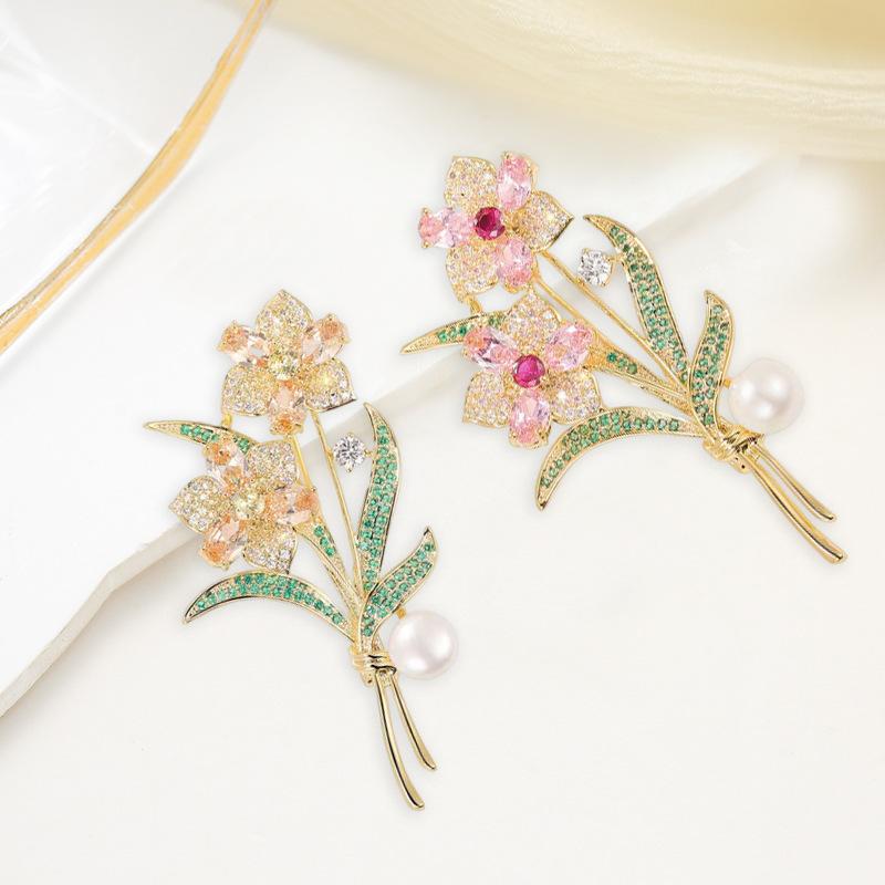 Exquisite Sparkling Flower Pearl Brooches For Women Clothing Coat Jewelry Accessries Gifts