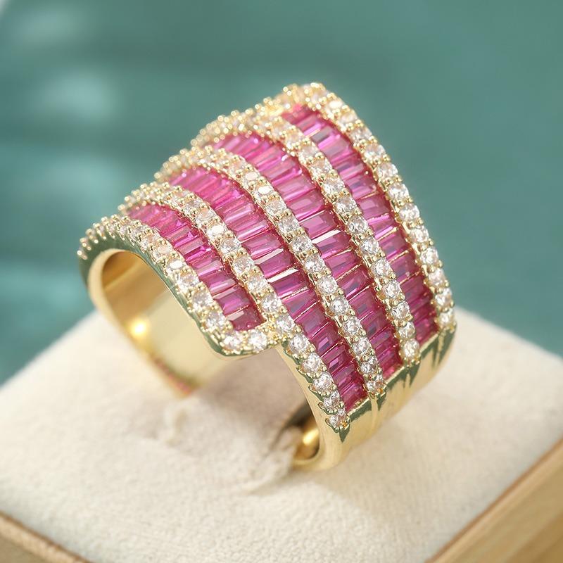 Luxus Intarsien Weiß Rot Zirkonia Damenring Ästhetisch Goldfarbe Geometrie Tägliches Tragen Party Schmuck Jahrestagsgeschenk