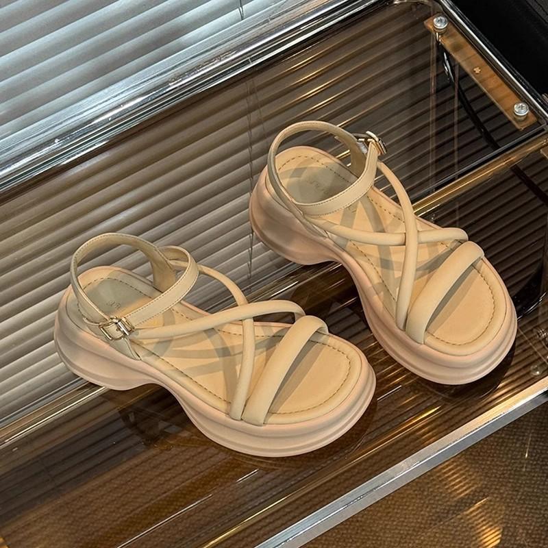 French thick-soled beautiful sandals women's summer wear fashion with skirts 2024 new popular versatile flat-soled Roman shoes