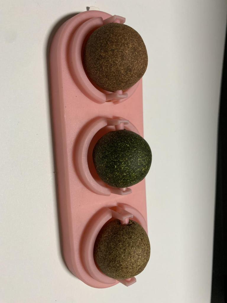 Catnip Merry-Go-Round: Self-Play Teething Toy with Matatabi Fruit for Cats