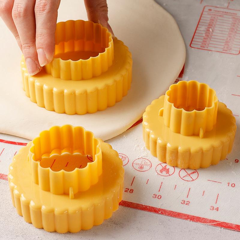 

3Pcs Diy Mold Multifunctional Cookie Cutter Cake Decorating Fondant Cutters Tool Linzer Fudge Pastry Decoration Baking Tool 3Pcs