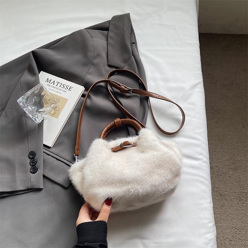IELGY Ladies Handbag Autumn Winter Fashionable All-Match Cross-Body Plush Bag