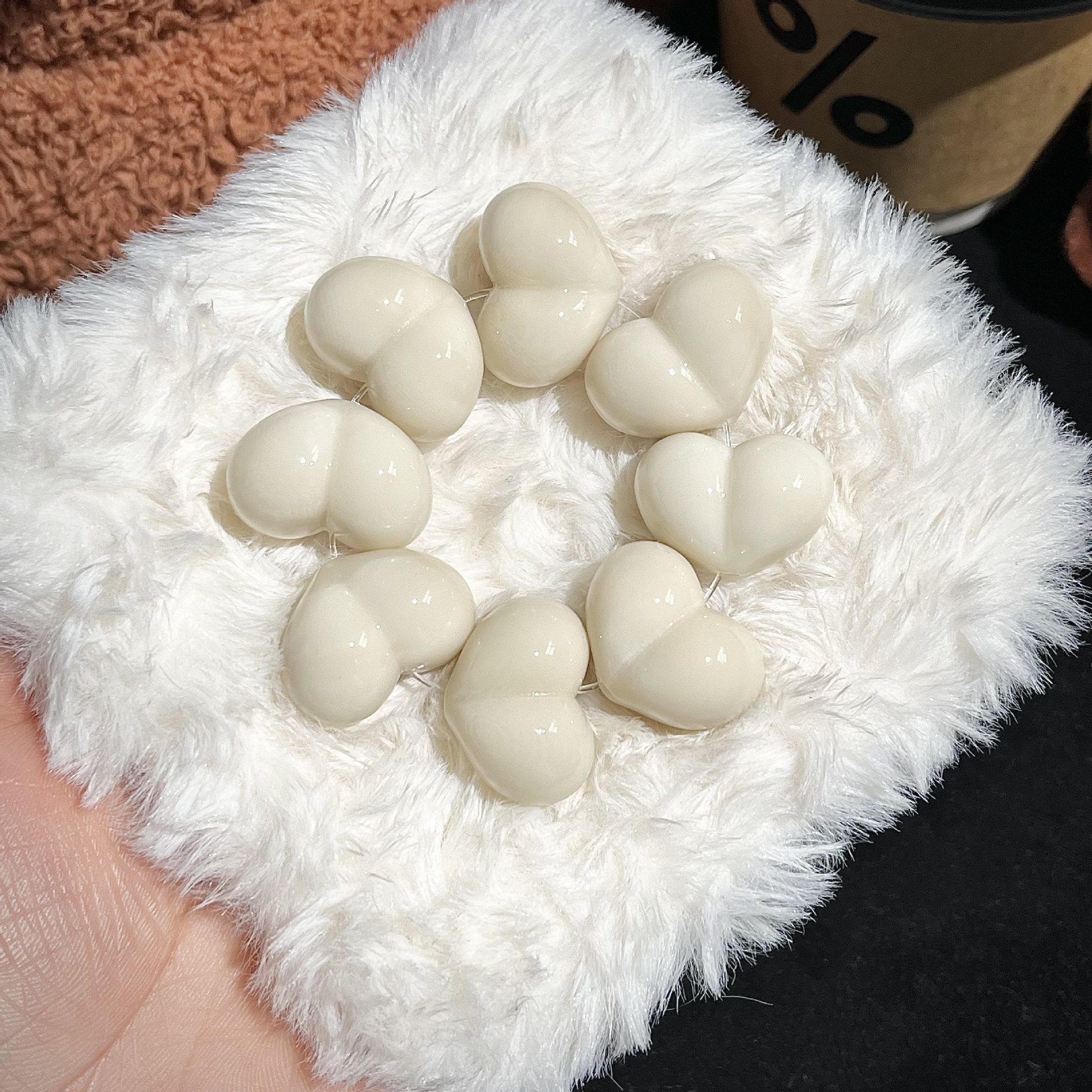 

Popular natural raw fruit carving ivory heart-shaped peach-shaped hand-held prayer beads and cultural artifact 【Chalcedony Light Frost