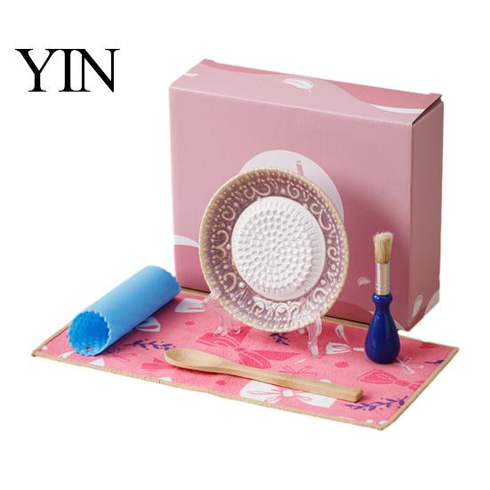 Portable Garlic Mincer Ceramic Grater Plate, Embossed Grinding Dish for Grating Manual Food Crusher Wasabi Ginger Cheese Chocolate Carrot Fruits