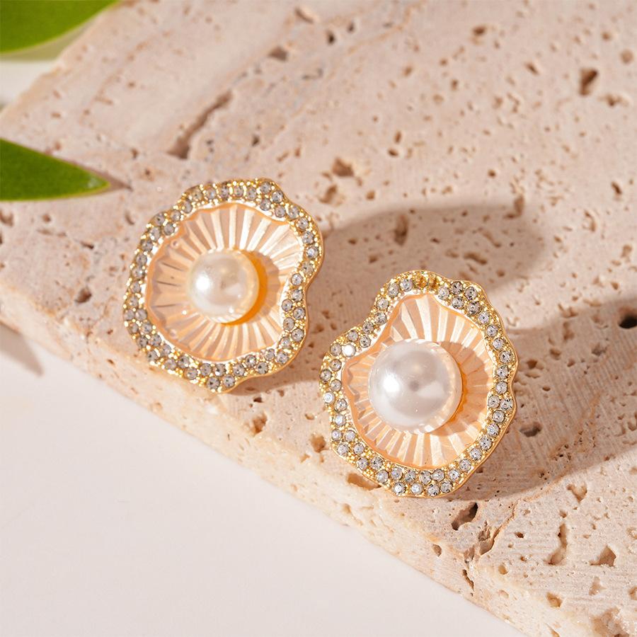 Spray paint with diamonds imitation pearl ruffle edge silver needle earrings fashion temperament earrings
