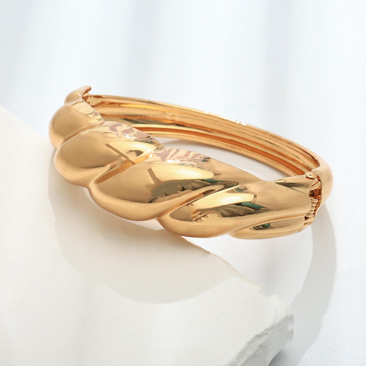 

Преувеличенное чувство дизайна тяжелой промышленности, браслет из цинкового сплава с гладкой поверхностью, геометрический, широкий женский браслет-кольцо