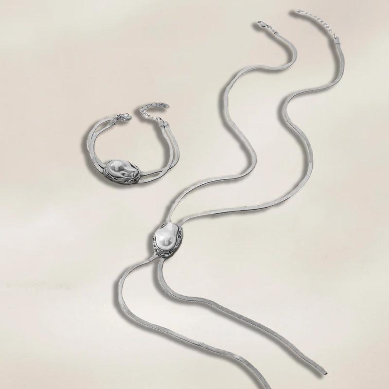 Fashion Baroque pendant-shaped necklace sweater chain autumn and winter exquisite beauty simple