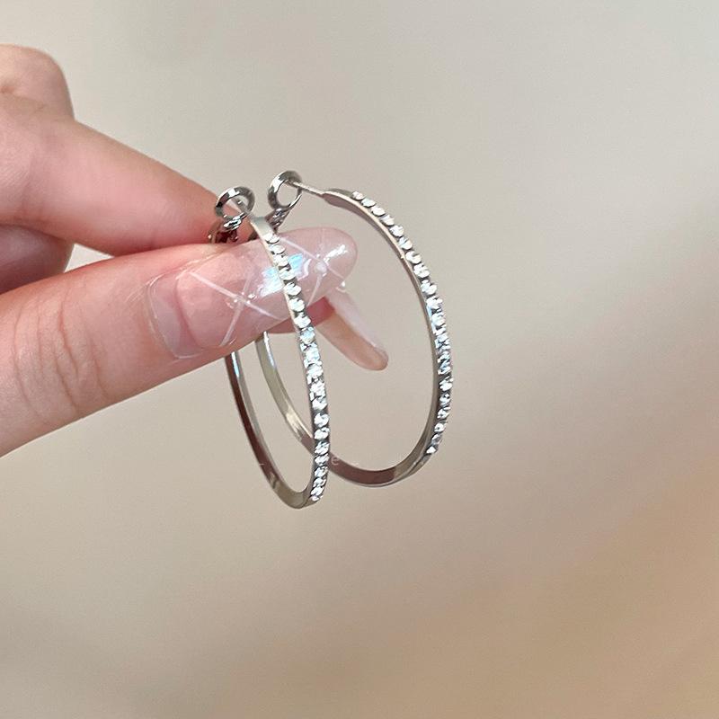 

Простые круглые серьги-сплайсинги с бриллиантами, нишевые серьги с холодным ветром, модные темпераментные преувеличенные серьги женские