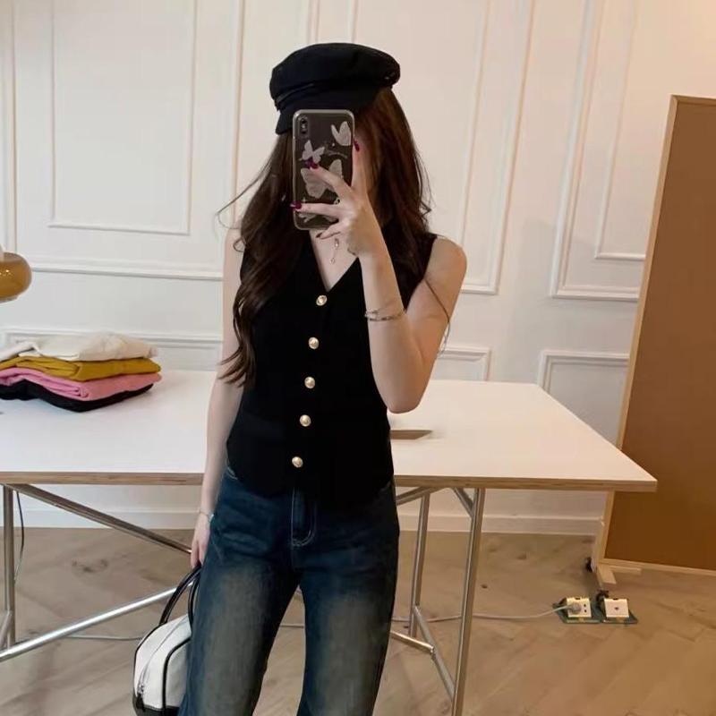 French Retro Solid Color V-Neck Single-Breasted Sleeveless Slim Knitted Vest For Women