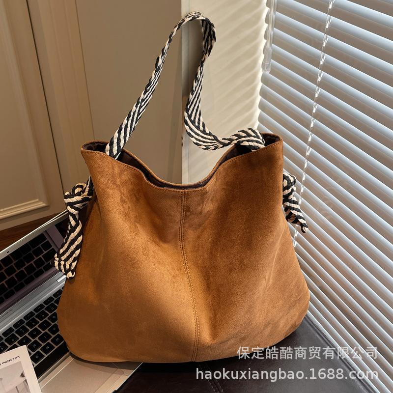 Frosted retro bag women's large capacity 2025 new autumn and winter versatile shoulder messenger bag commuter tote bag women's bag