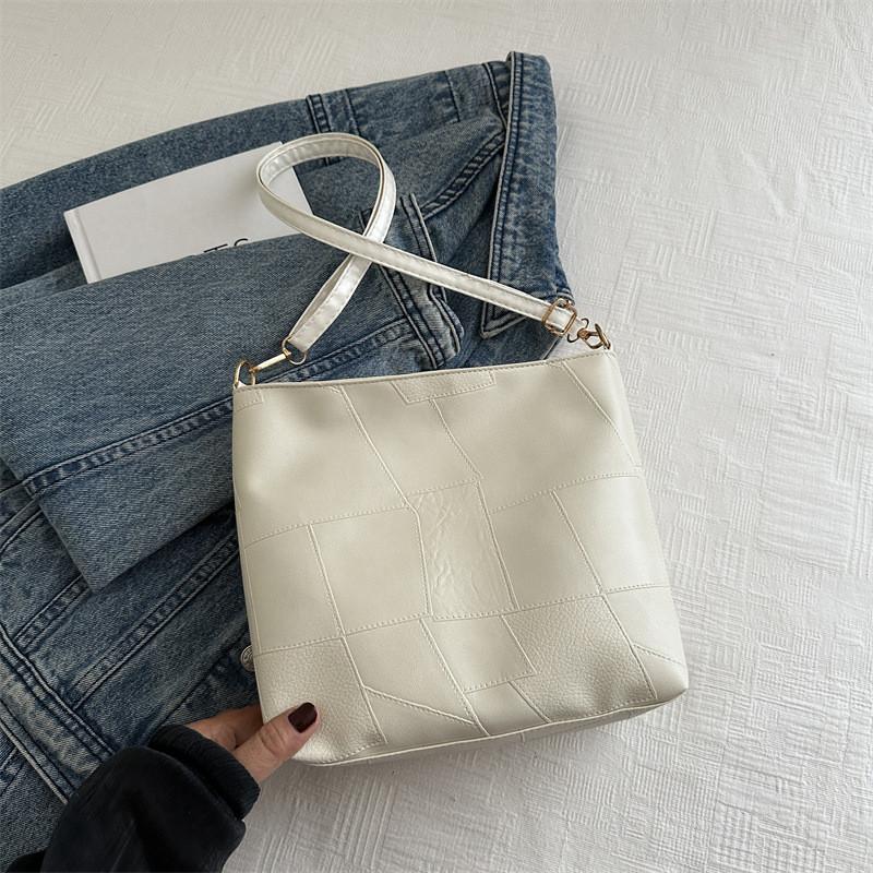 

Trendy And Chic Brown Tote Bag For Women Featuring A Unique Bucket Shape Ideal For Everyday білий