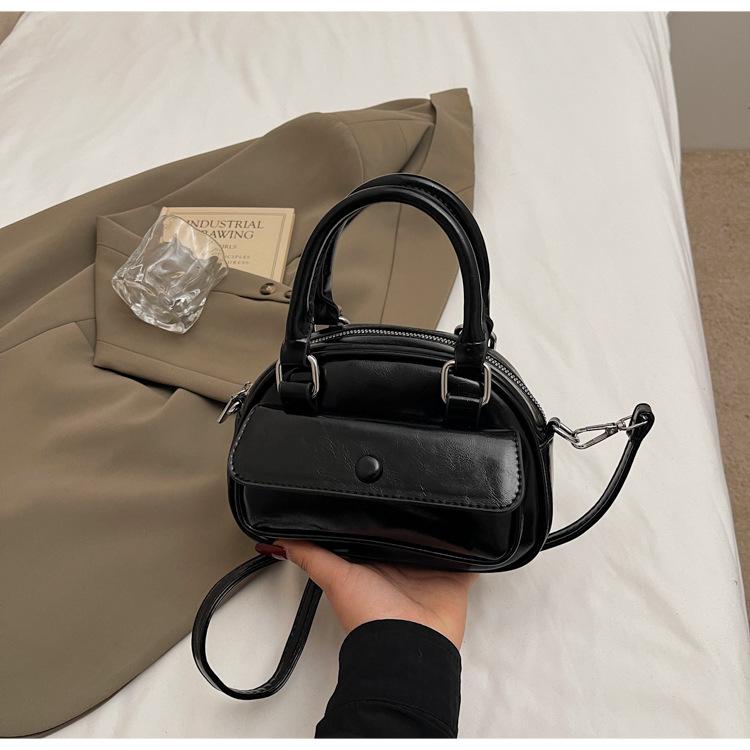 

This year, the popular small bag women s 2025 spring new fashionable versatile handbag Korean version niche design shoulder bag