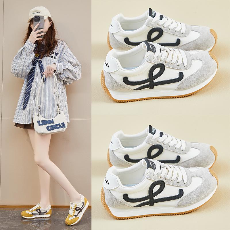 New Women Casual Sport Shoes Beautiful Flat Skate Shoes Comfortable Lace-up Sneaker