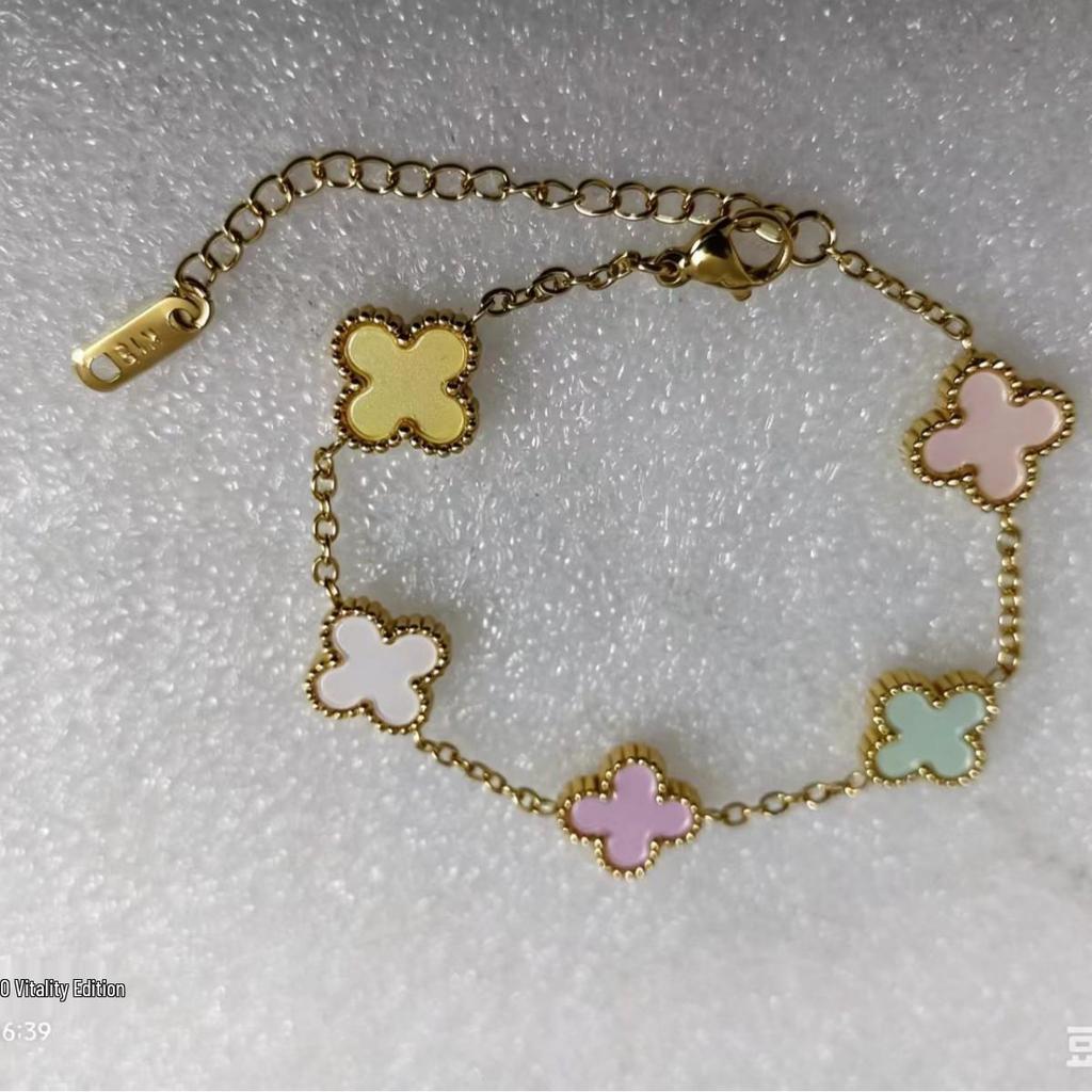 Korean Style Four-Leaf Clover Bracelet: Stainless Steel, Mother-of-Pearl, Solid Color, Five-Petal Design, Versatile Student Ins Style.