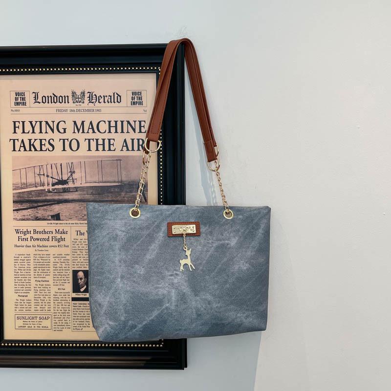 Versatile Single-Shoulder Tote: Stylish, Trendy, Large-Capacity Light-Colored Commuter Bag