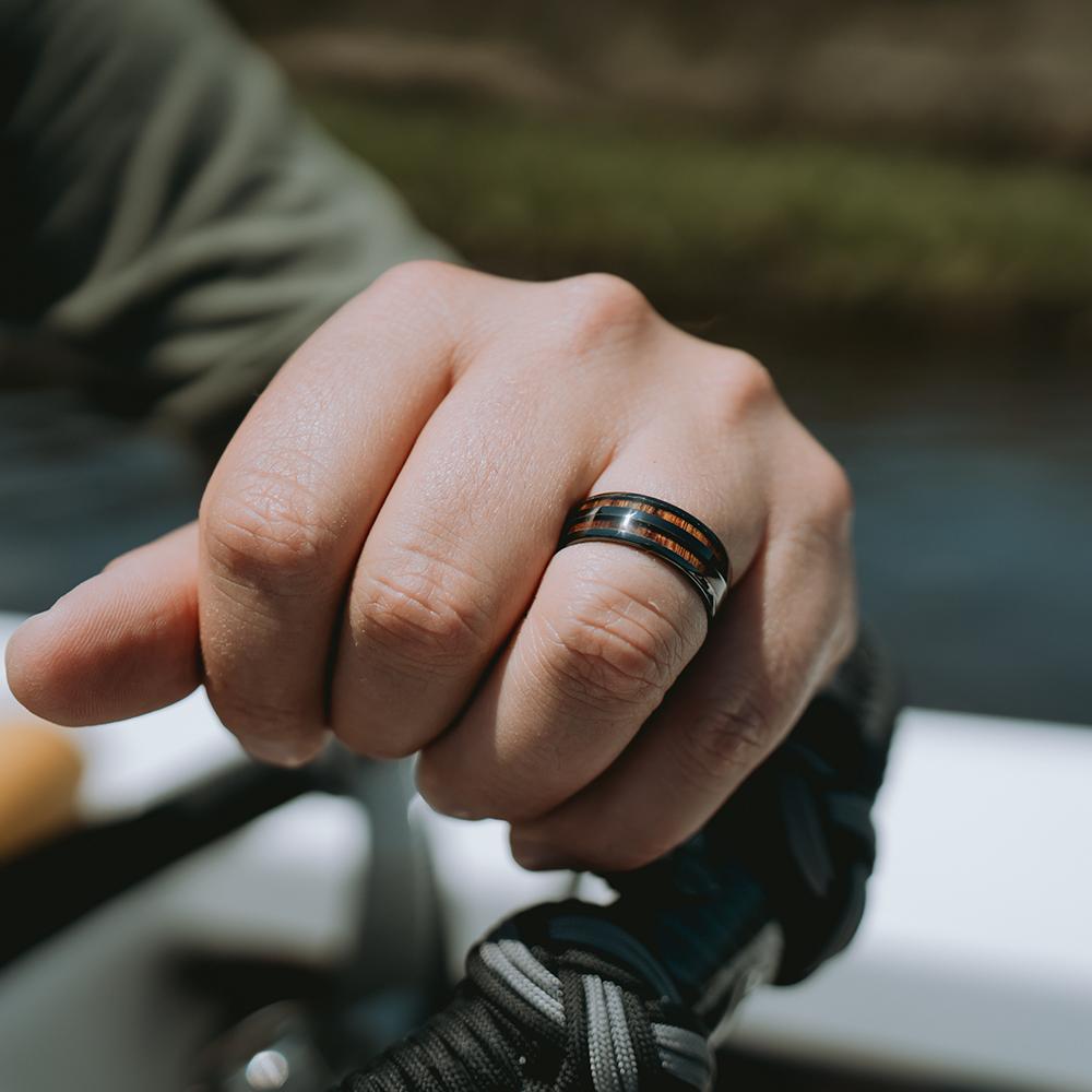 Luksus menn 8mm koa tre innlegg titan giftering for menn kvinner Dome polert rustfritt stål forlovelsesring menn bryllup band