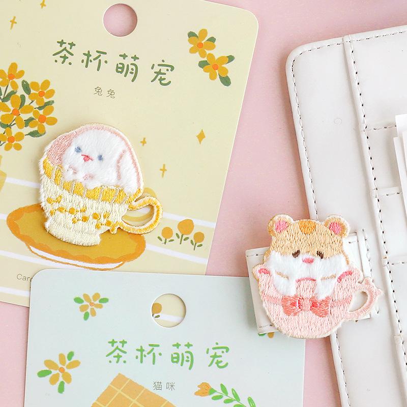 Teetasse Niedliches Haustier Stickerei Aufkleber Kleidung Handyhülle Handbuch Tasche Dekoration Aufkleber Kleidung Loch Flicken Aufkleber Selbstklebender Aufkleber