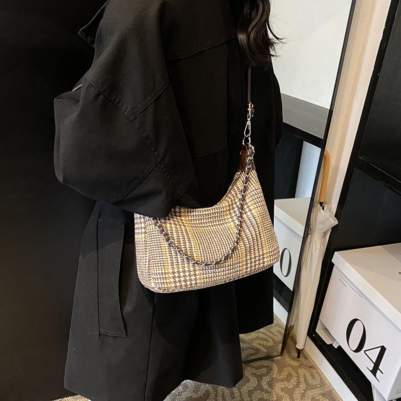 Bag Women's Large-capacity New Casual Messenger Bag Chain Commuter Bag