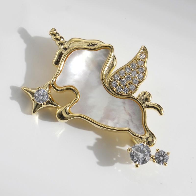 Bo Xin Yun Unicorn Brooch: Cute, High-End, Mother-of-Pearl Design.