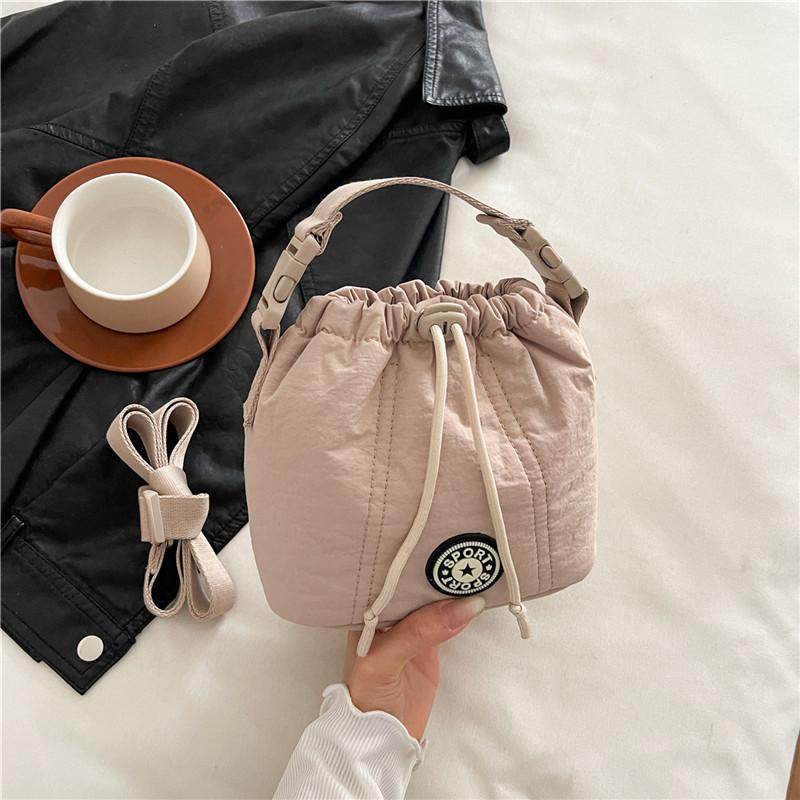 Fashion trend casual simple texture bucket bag 2025 summer new foreign style women personality shoulder messenger bag