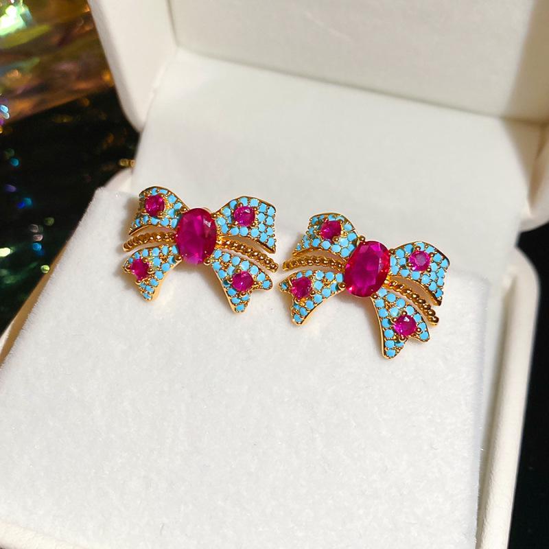 Kwiatowe Perłowe Srebrne Kolczyki Kwadratowe z Diamentami: Elegancka, Wszechstronna Biżuteria dla Słodkiego i Delikatnego Wyglądu.