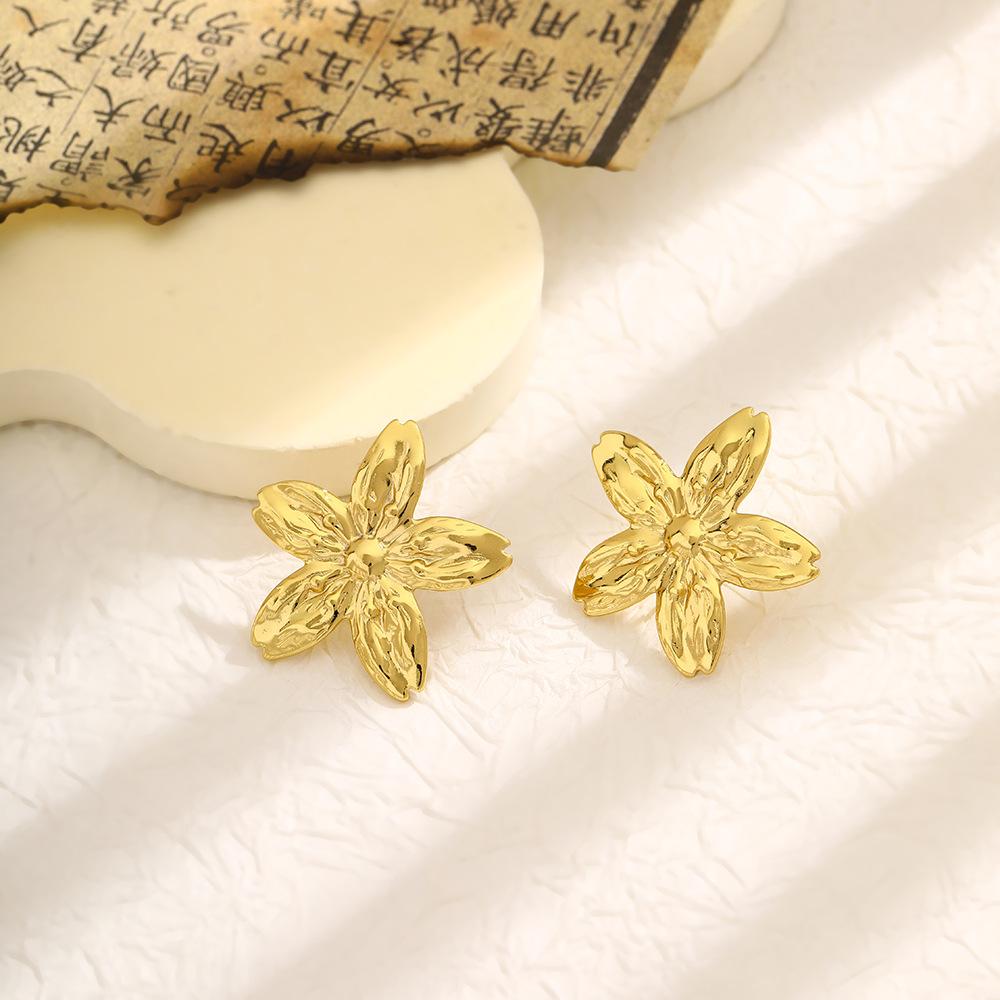 Temperament Retro Vertical Striped Stud Earrings High-Grade Stainless Steel Hollow Love Butterfly Earrings Women'S Niche Earrings