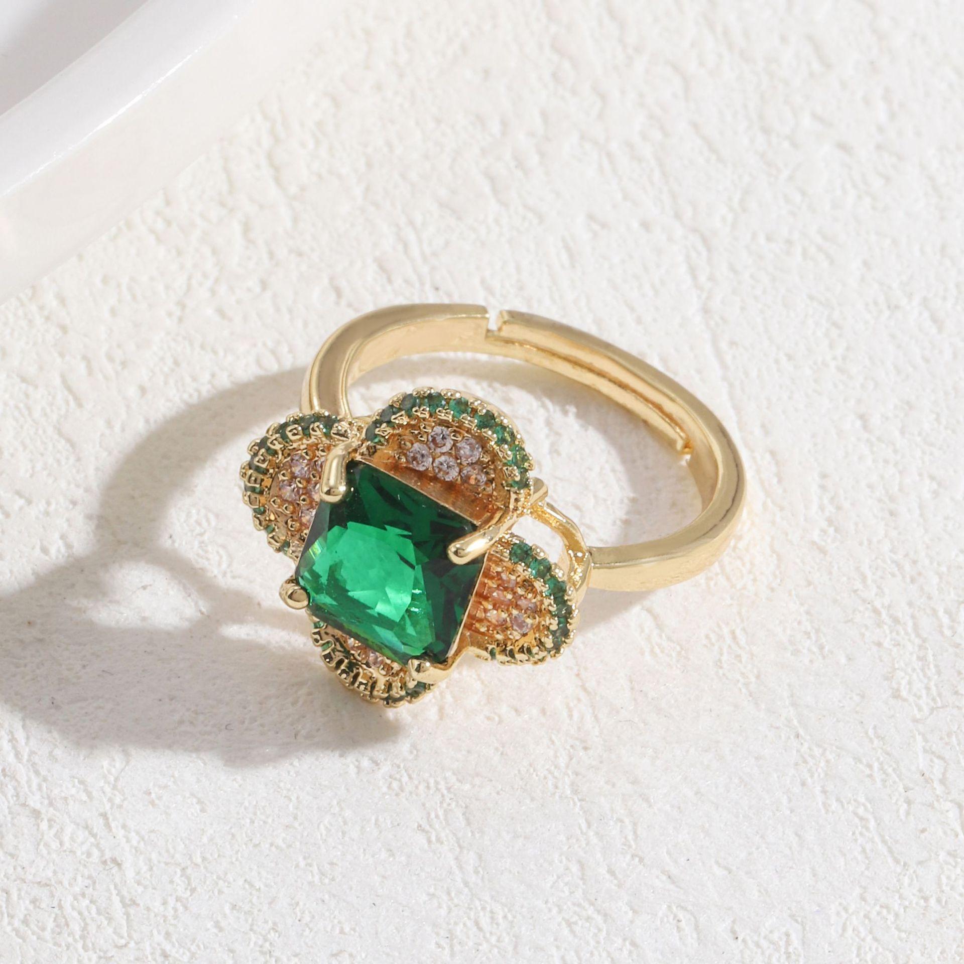 Emerald Necklace Women S Premium Vintage Versatile Temperament Zircon Flower Pendant Exquisite Set