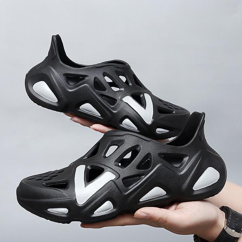 Fashion Men Trend New Summer Slippers Soft Bottom Cloud Slides Light Beach Shoes Male Suitable Indoor and Outdoor