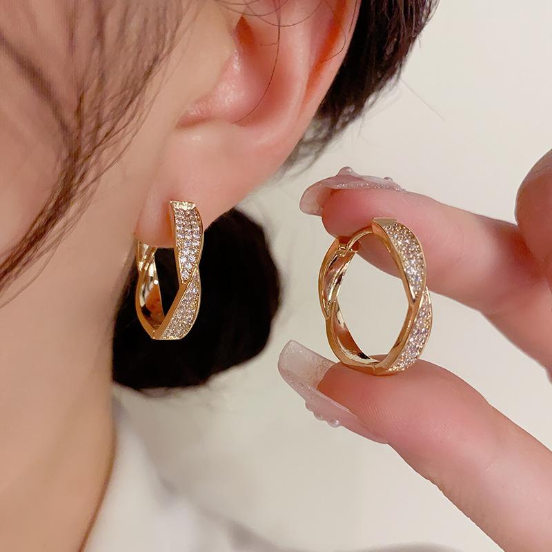 Personalized Fashion Micro-inlaid Twisted Earrings, High-end, Simple and Exaggerated Niche Design Earrings