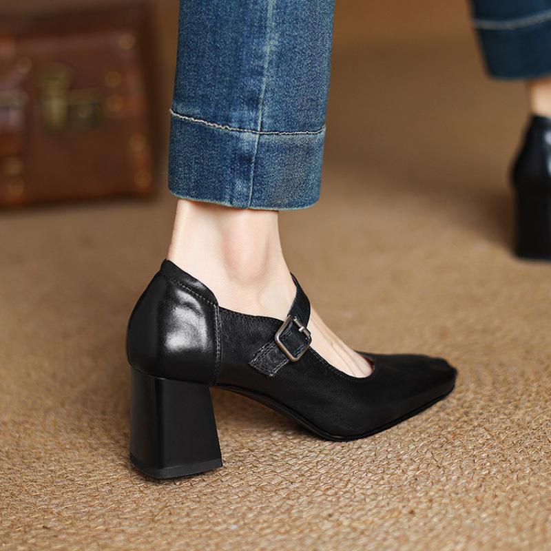 

Повседневная модная маленькая кожаная обувь новая удобная обувь на высоком каблуке модная одинарная обувь квадратный носок пряжка говяжья подошва мягкая подошва обувь большого размера толстый каблук 40 чёрный