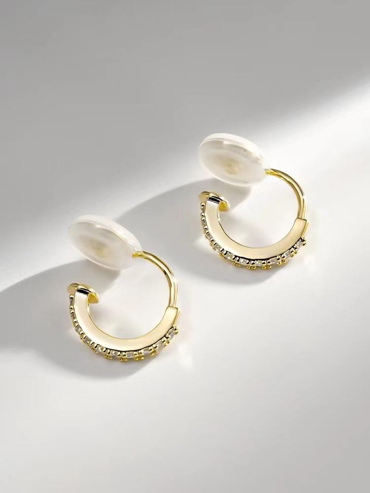 

Элегантные безболезненные серьги-клипсы для повседневного ношения