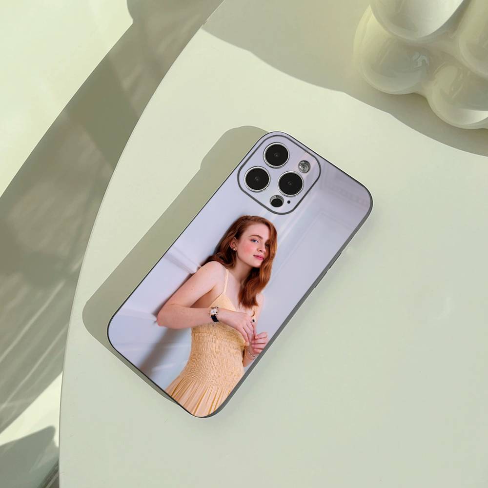 Actress-Sadie Sink Phone Case For iPhone 17,16,15,14,13,12,11 Pro Max,16Plus,XS Soft Black Cover