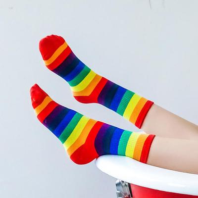 Damenmode Bunte Kawaii Niedliche Cartoon Regenbogen Gestreifte Baumwollsocken Atmungsaktiv Frühling und Herbst Retro College Stil Socken