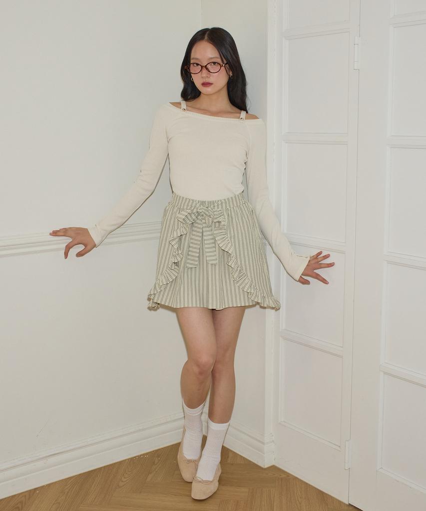 SALON DE YOHN Button Point Strap Off Shoulder T_ Ivory