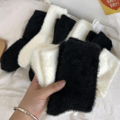 Chaussettes en polaire de vison pour femmes, chaussettes mi-mollet, chaussettes d'hiver chaudes, épaisses et moelleuses, chaussettes de nuit confortables