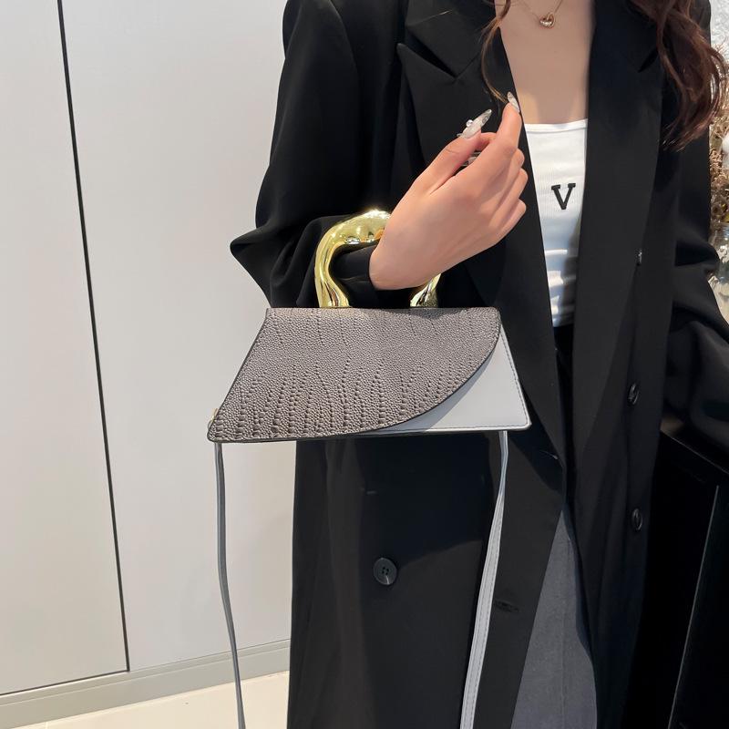 Individuelle Modische Unregelmäßige Klappe Krokodilmuster 2024 Trendige Kleine Quadratische Crossbody Tragetasche für Damen