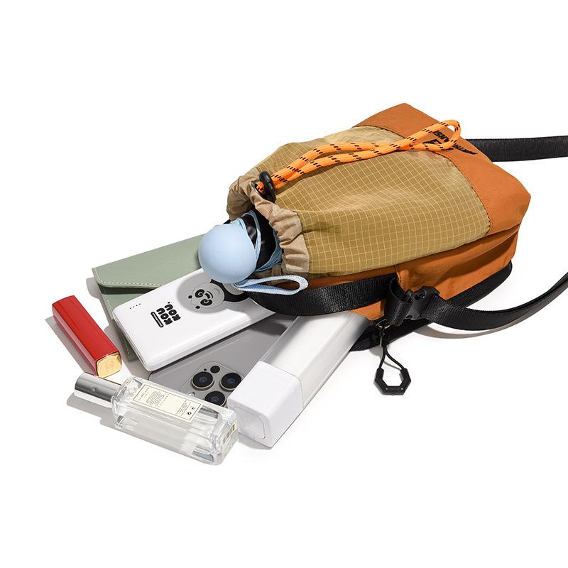 Outdoor sports crossbody shoulder bag, kettle bag, mobile phone bag, baby walking shoulder bag, sports hiking, lightweight satchel.