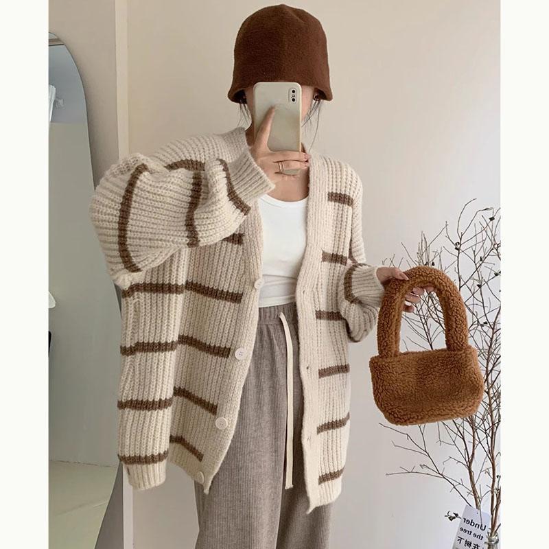 

Полосатый вязаный кардиган, милый цветной дизайн, женский свитер с v-образным вырезом, тонкая повседневная теплая куртка, однорядная пряжка, корейская мода, осень и зима One Size абрикосовый