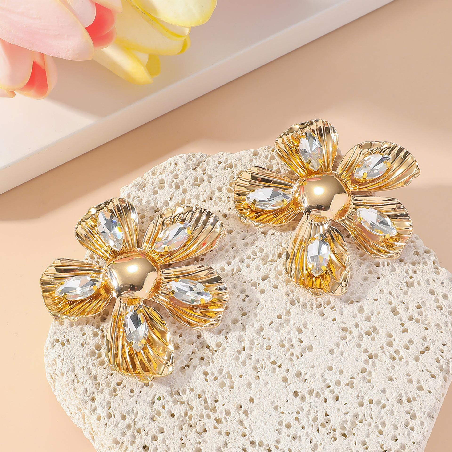 

Винтажные серьги с инкрустацией цветами из разноцветных страз и цирконов, модные и преувеличенные серьги в виде пятилепесткового цветка для женщин