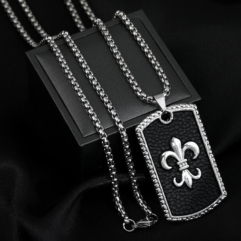 

Стильное ожерелье из стали и титана с геометрической подвеской, идеально подходящее для любителей моды в стиле хип-хоп.