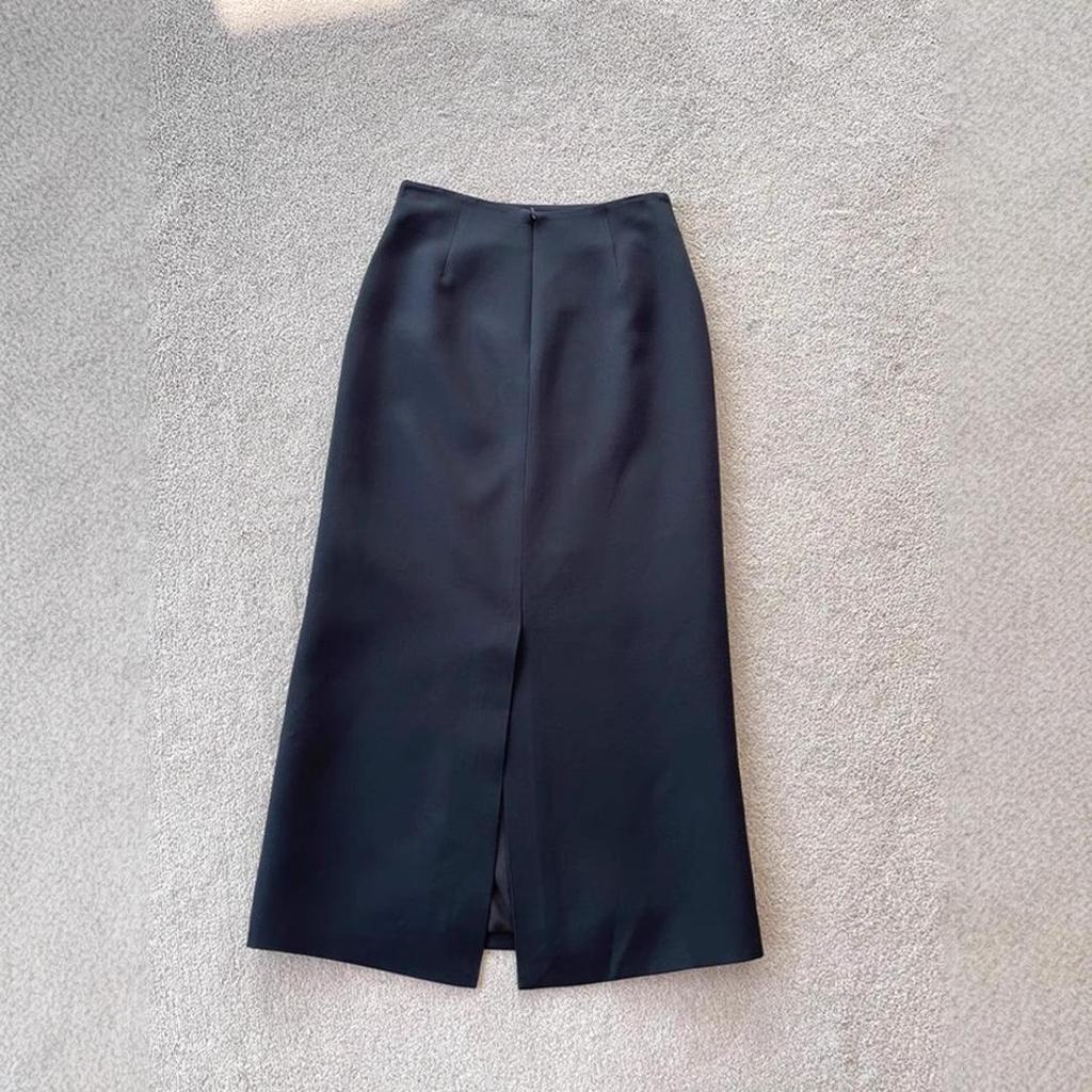 Highly Recommended: Pure Tail Slimming & Stylish Mid-Length Skirt - A Must-Have!
