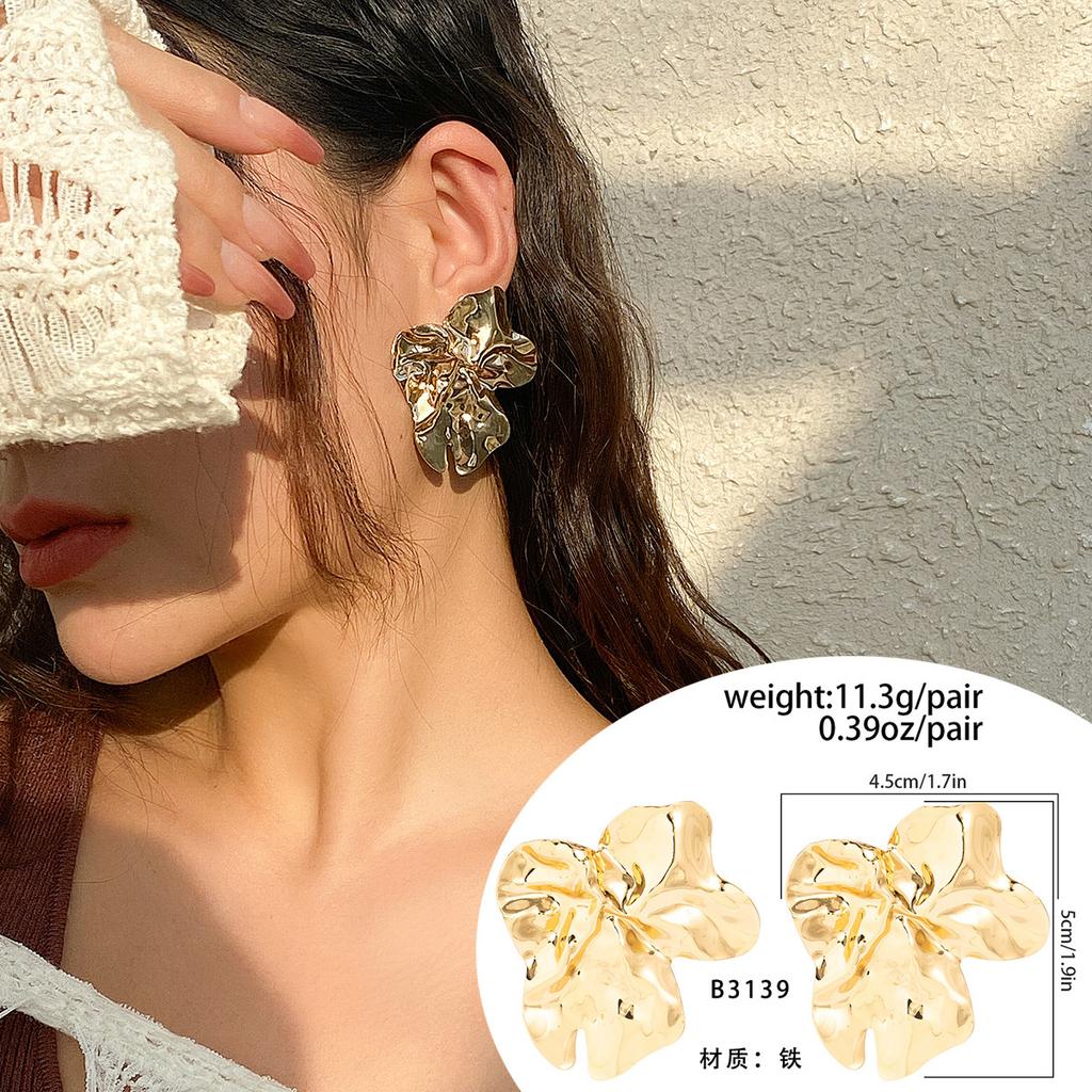 Design Sense Metal Smooth Folding Stud Earrings Women'S Retro Geometric Petals Love Earrings