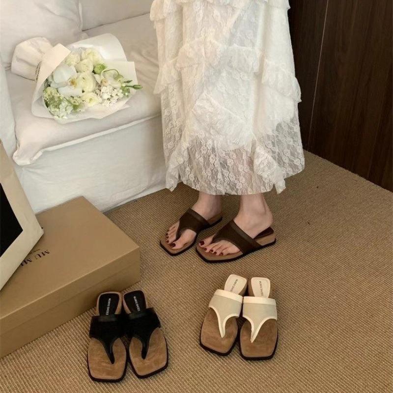 Fashion 2025 Flats Clip Toe Slippers Women's Sandals Casual Designer Shoes Summer Slides Fad Walking Beach Flip Flops New Woman Shoes