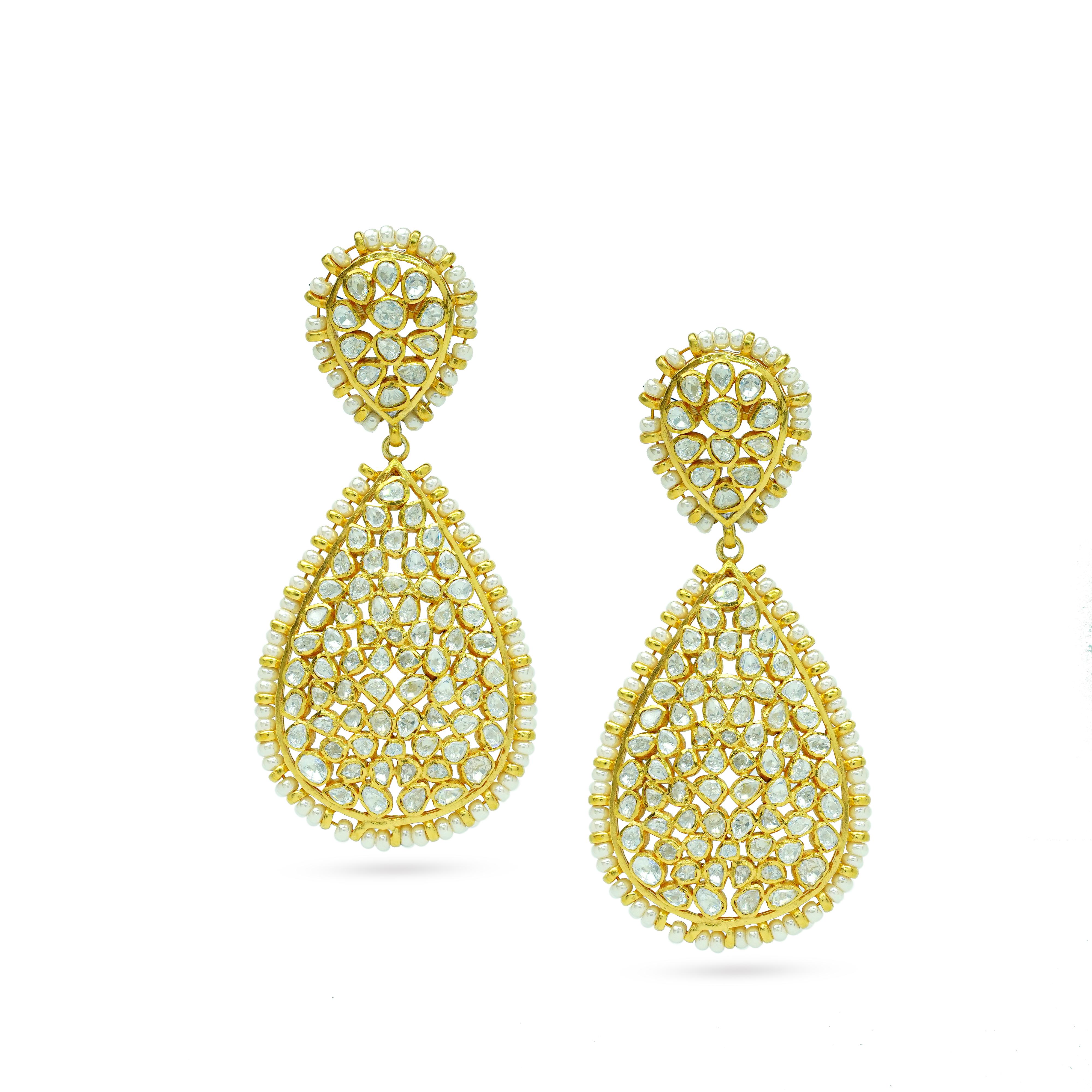 

Серьги Kundan в горошек и жемчугом из стерлингового серебра с золотой отделкой