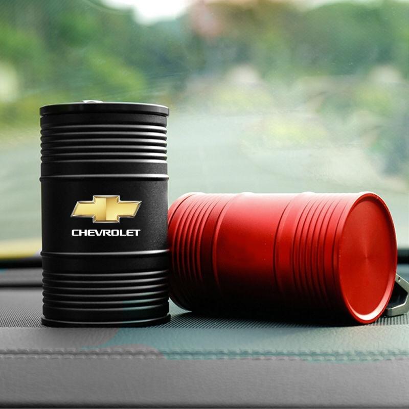 Auto Haus Aschenbecher Ölfass Form Rauch Asche Halter Auto Aufkleber Für Chevrolet SS Z71 RT Captiva Colorado Cruze Spark Malibu Trax