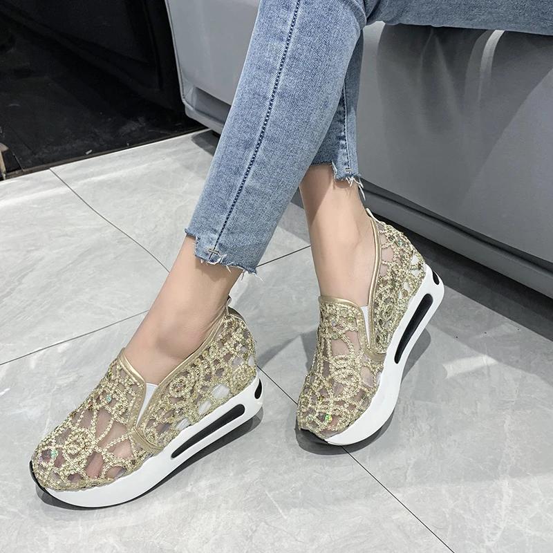 Mode Plateau Wedges Damen Sneaker Blumenstickerei Mesh Sneaker Damen Slipper Casual Bequeme Schuhe mit Absatz für Frau Tenis Feminino
