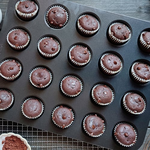 CHEFMADE Muffin and Cupcake Pan, 20-Cavity, Non-Stick, Silver/Black, Body 32.8*25.8*2.2cm, Cups 4.5*3.3cm