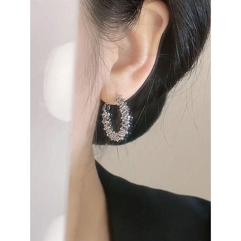 Gold Small Pieces of Silver Unique Hoop Earrings Female Special Interest Light Luxury Fancy Stud Earrings 2024 New Arrival Best Selling Earrings