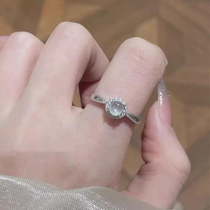 

Женское ретро-кольцо из белого халцедона с цирконом – новый китайский стиль, легкий роскошный дизайн